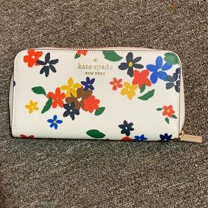 NWT Kate Spade Large Continental Wallet Floral